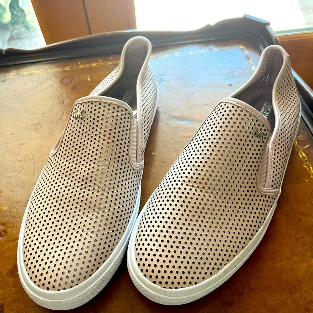 Michael Kors Sandals - Picture 1 of 3